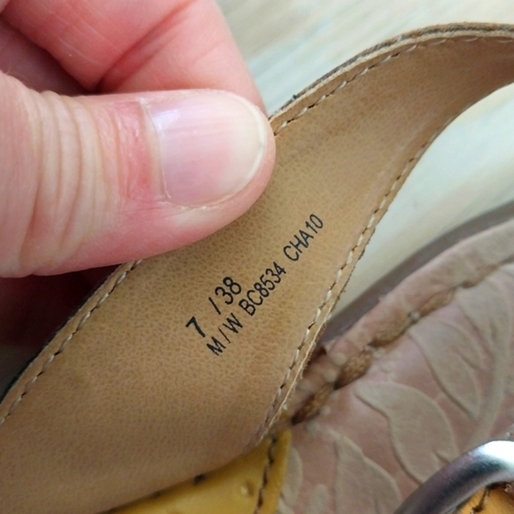 BOC Leather Flipflops - Picture 2 of 3